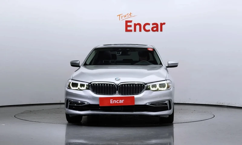 BMW 520 5 Series (G30) 520I Luxury, снимка 3 - Автомобили и джипове - 52926323