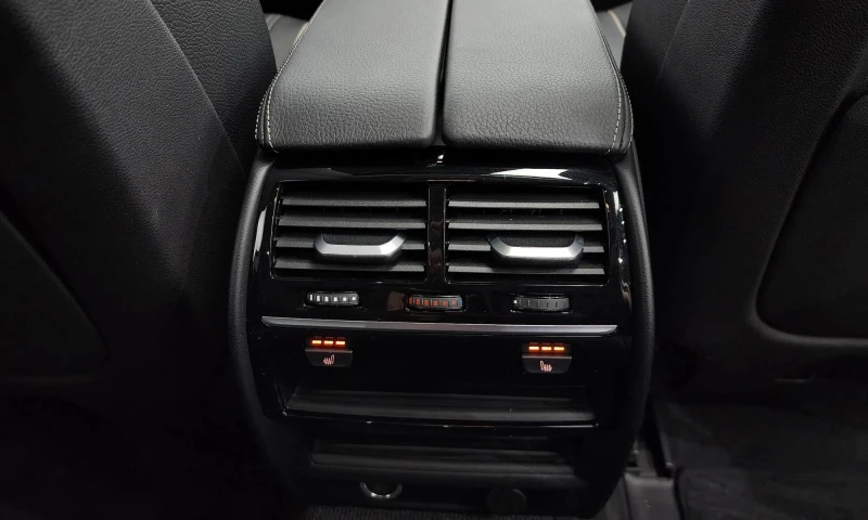 BMW 520 5 Series (G30) 520I Luxury, снимка 16 - Автомобили и джипове - 52926323
