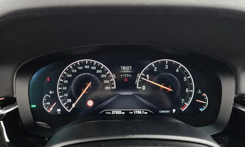 BMW 520 5 Series (G30) 520I Luxury, снимка 8 - Автомобили и джипове - 52926323