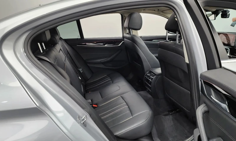 BMW 520 5 Series (G30) 520I Luxury, снимка 12 - Автомобили и джипове - 52926323