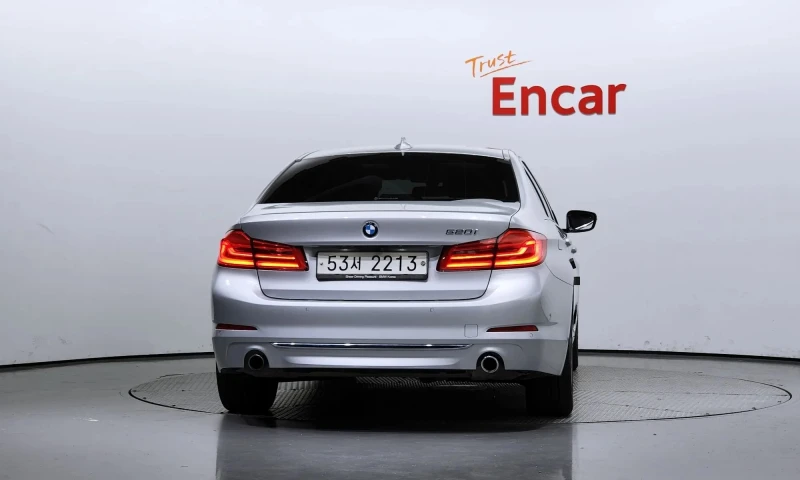 BMW 520 5 Series (G30) 520I Luxury, снимка 4 - Автомобили и джипове - 52926323