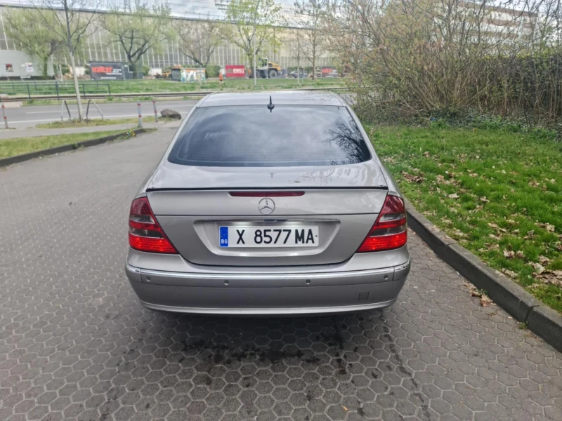 Mercedes-Benz E 320, снимка 5 - Автомобили и джипове - 53101904