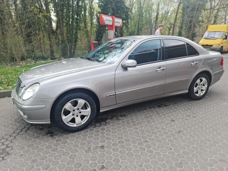 Mercedes-Benz E 320, снимка 4 - Автомобили и джипове - 53101904