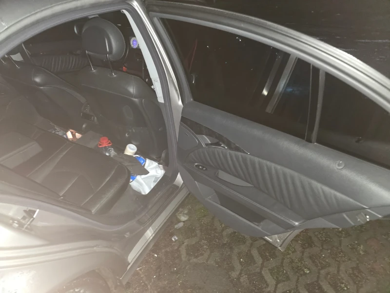 Mercedes-Benz E 320, снимка 6 - Автомобили и джипове - 53101904