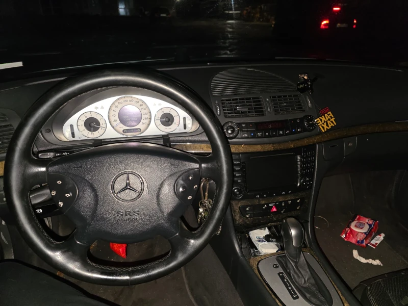 Mercedes-Benz E 320, снимка 8 - Автомобили и джипове - 53101904