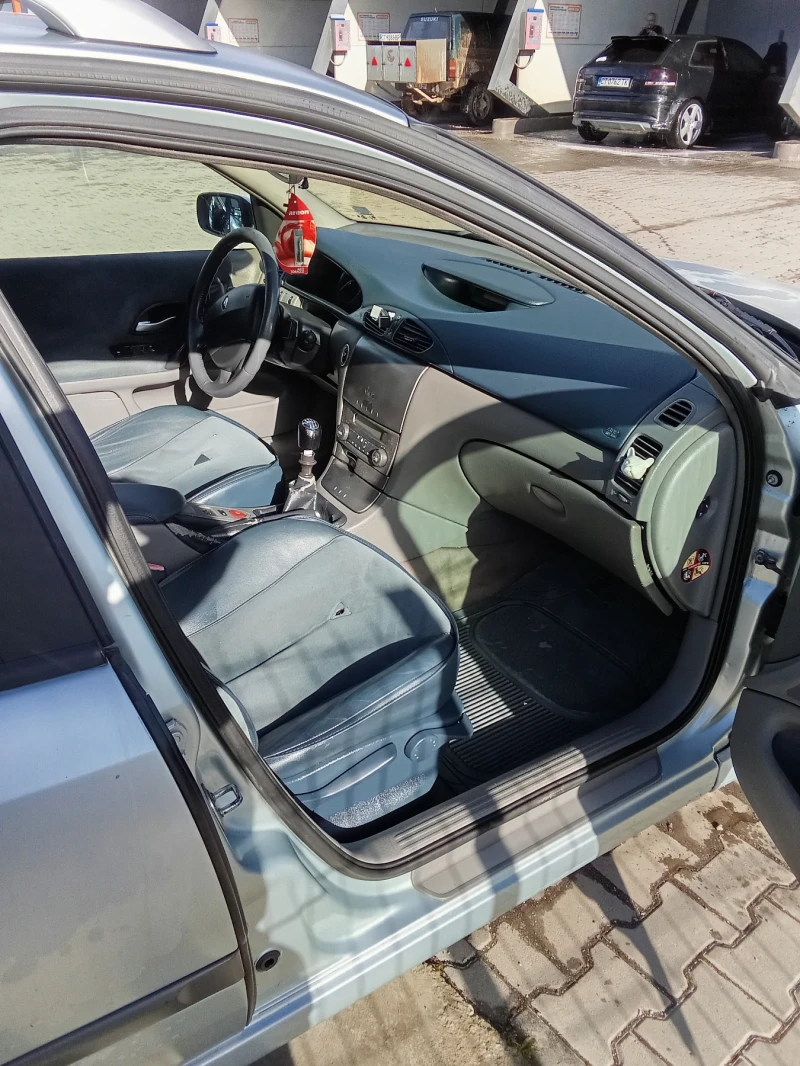 Renault Laguna 1.9, снимка 5 - Автомобили и джипове - 53110192