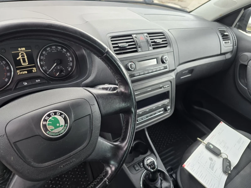 Skoda Fabia 1.6 TDI, снимка 10 - Автомобили и джипове - 53283657