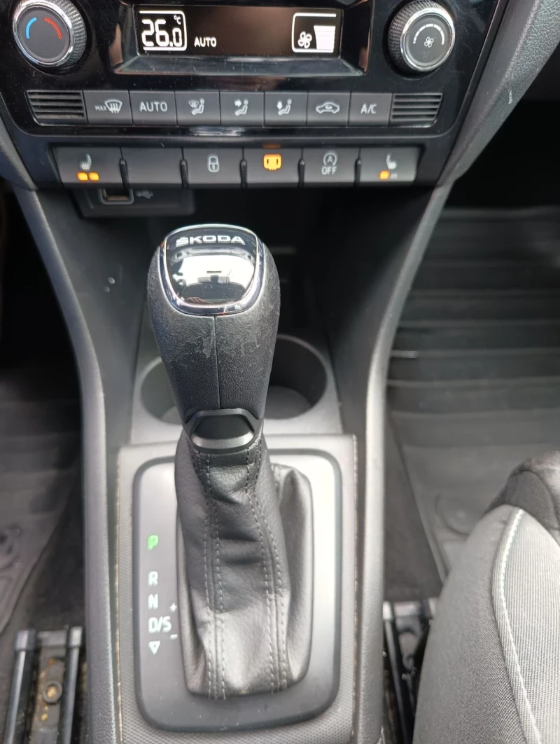 Skoda Rapid, снимка 11 - Автомобили и джипове - 53385113