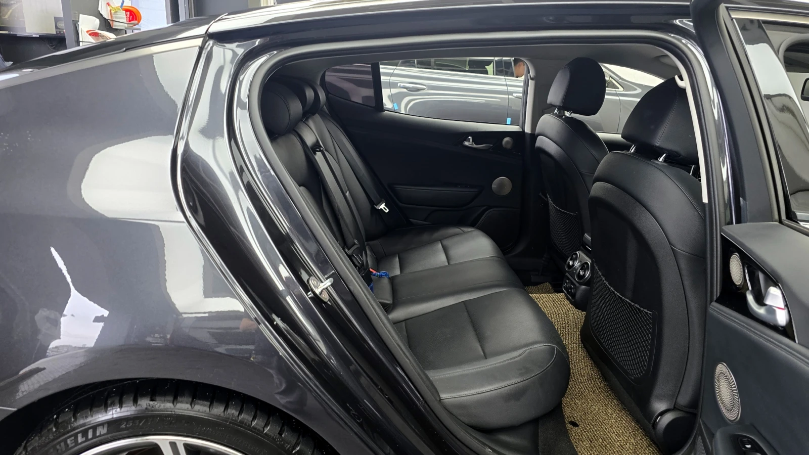 Kia Stinger 3.3T AWD  | Mobile.bg   12