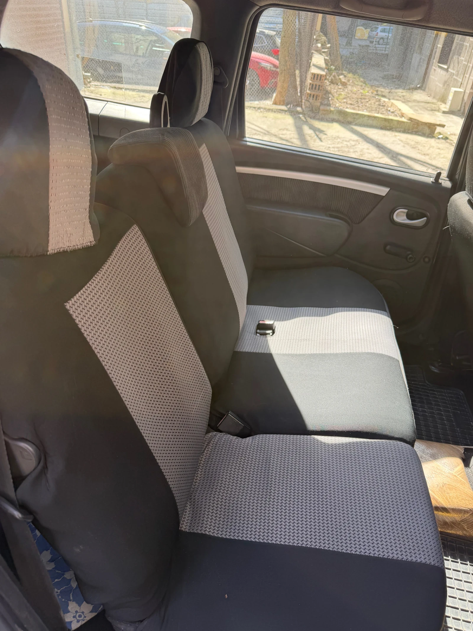 Dacia Logan, снимка 12 - Автомобили и джипове - 53965406