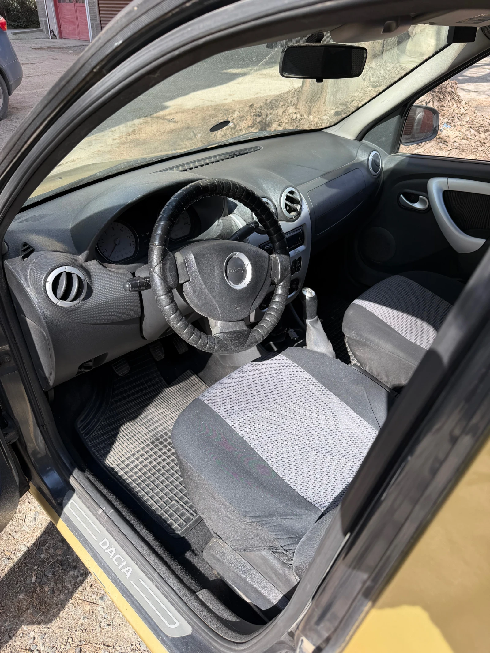 Dacia Logan, снимка 15 - Автомобили и джипове - 53965406