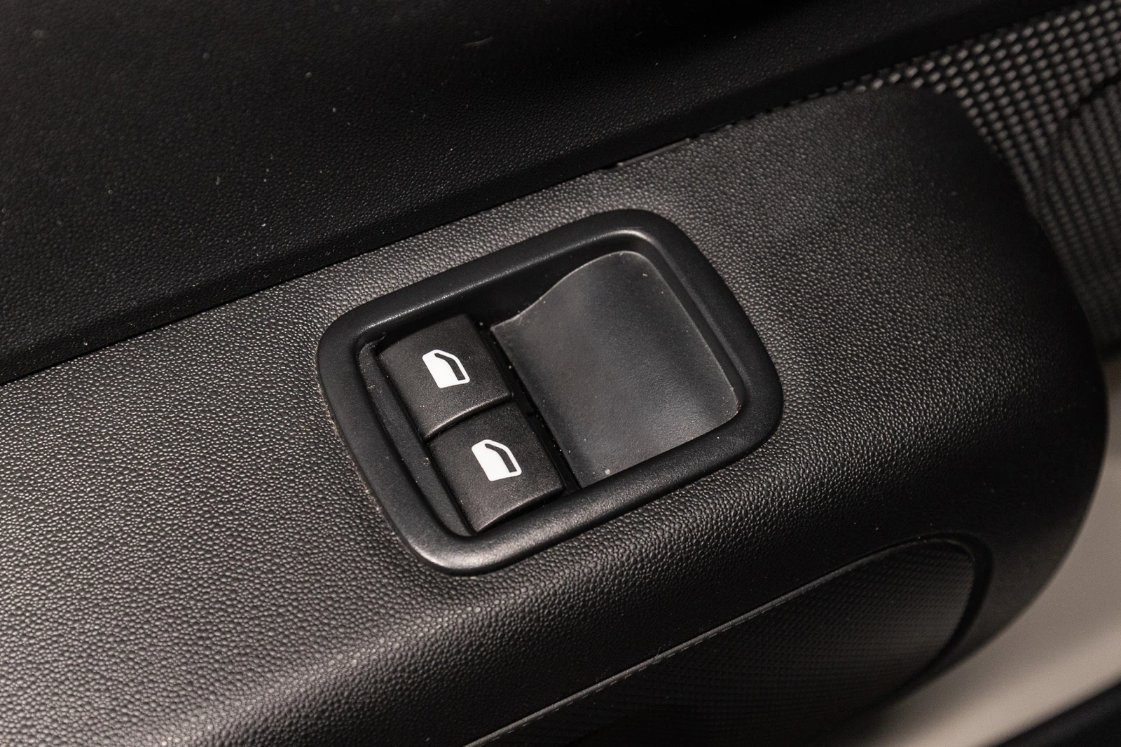 Citroen C3 1.2 PureTech * БЕНЗИН * ИКОНОМИЧЕН * Ел. СТЪКЛА, снимка 5 - Автомобили и джипове - 54068092