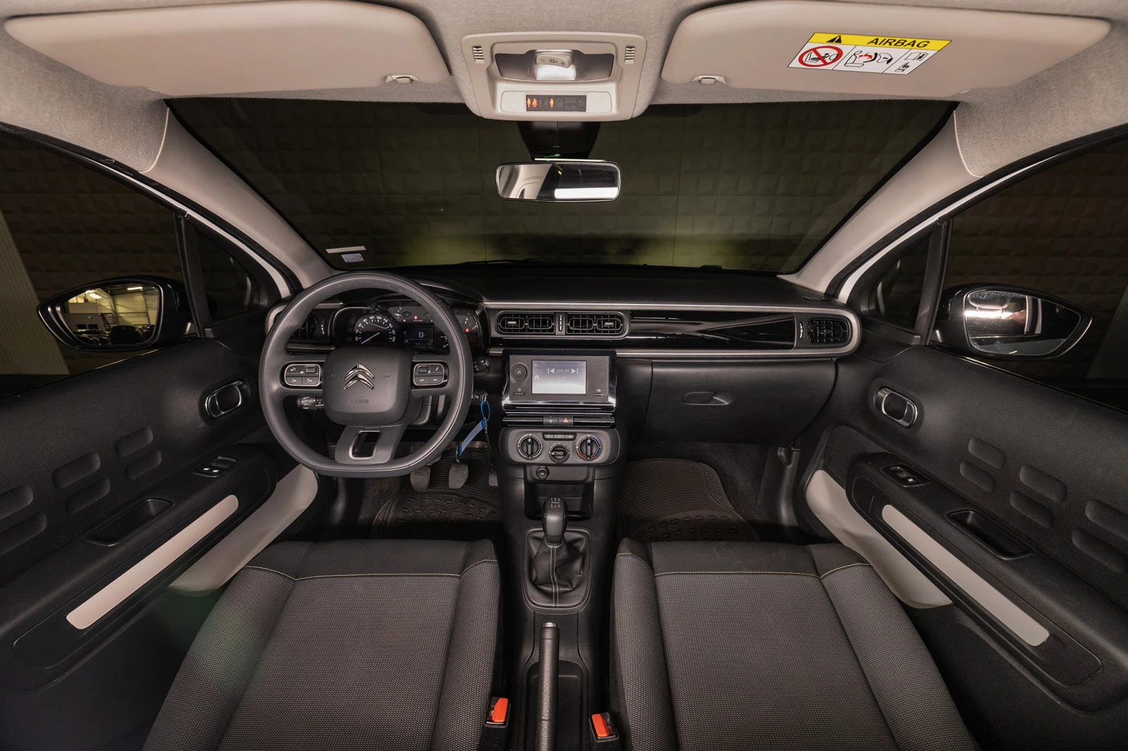 Citroen C3 1.2 PureTech * БЕНЗИН * ИКОНОМИЧЕН * Ел. СТЪКЛА, снимка 11 - Автомобили и джипове - 54068092