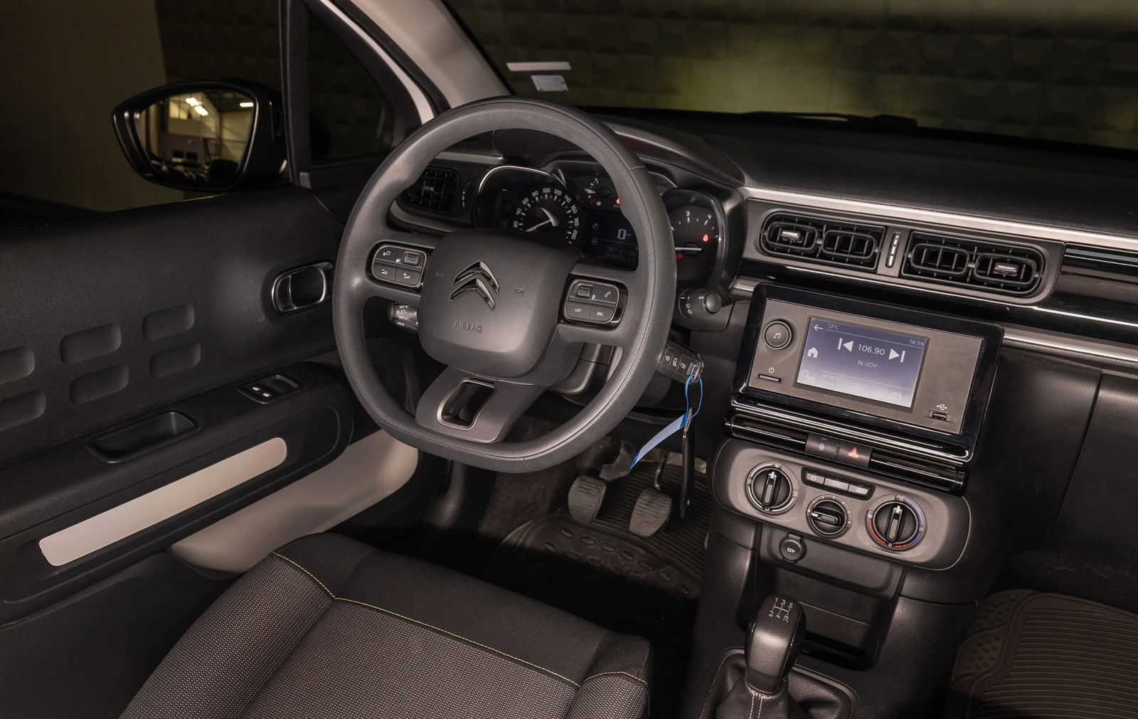 Citroen C3 1.2 PureTech * БЕНЗИН * ИКОНОМИЧЕН * Ел. СТЪКЛА, снимка 13 - Автомобили и джипове - 54068092