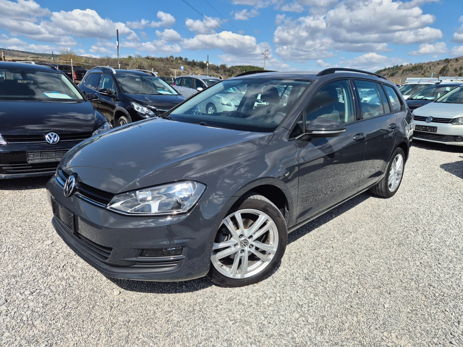 VW Golf 1.6 TDI, снимка 2 - Автомобили и джипове - 54153387