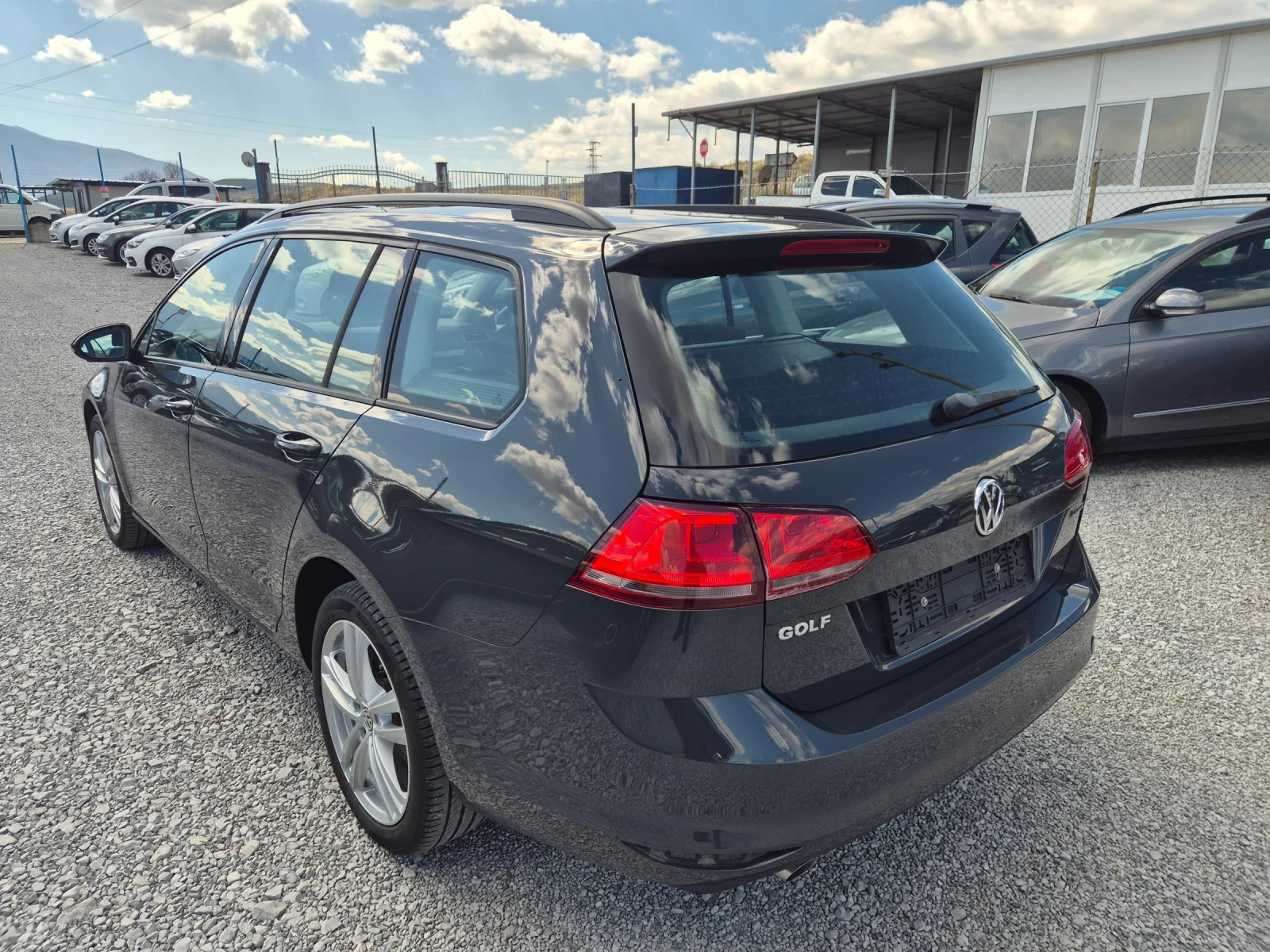 VW Golf 1.6 TDI, снимка 5 - Автомобили и джипове - 54153387