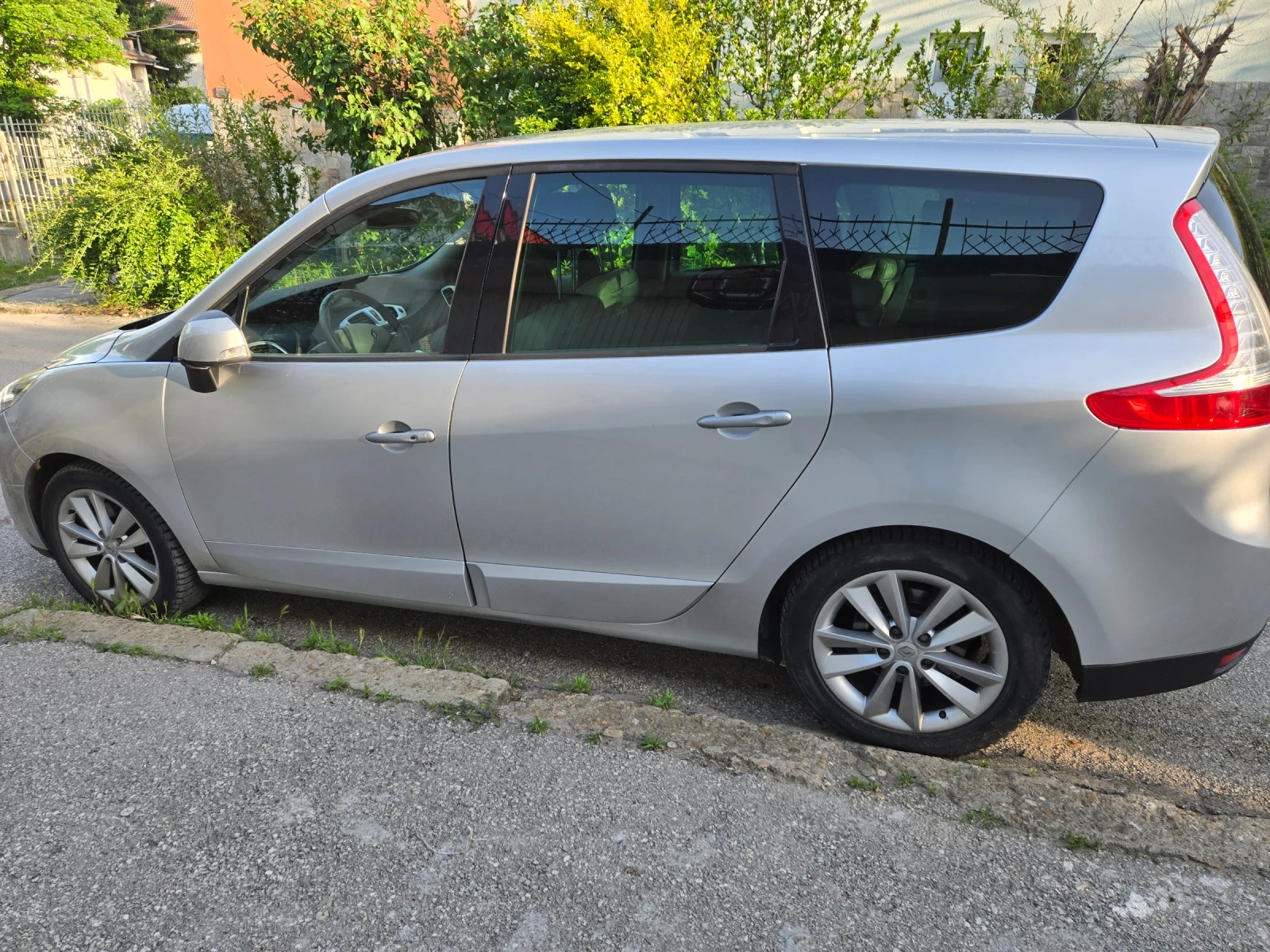 Renault Grand scenic, снимка 6 - Автомобили и джипове - 55038282