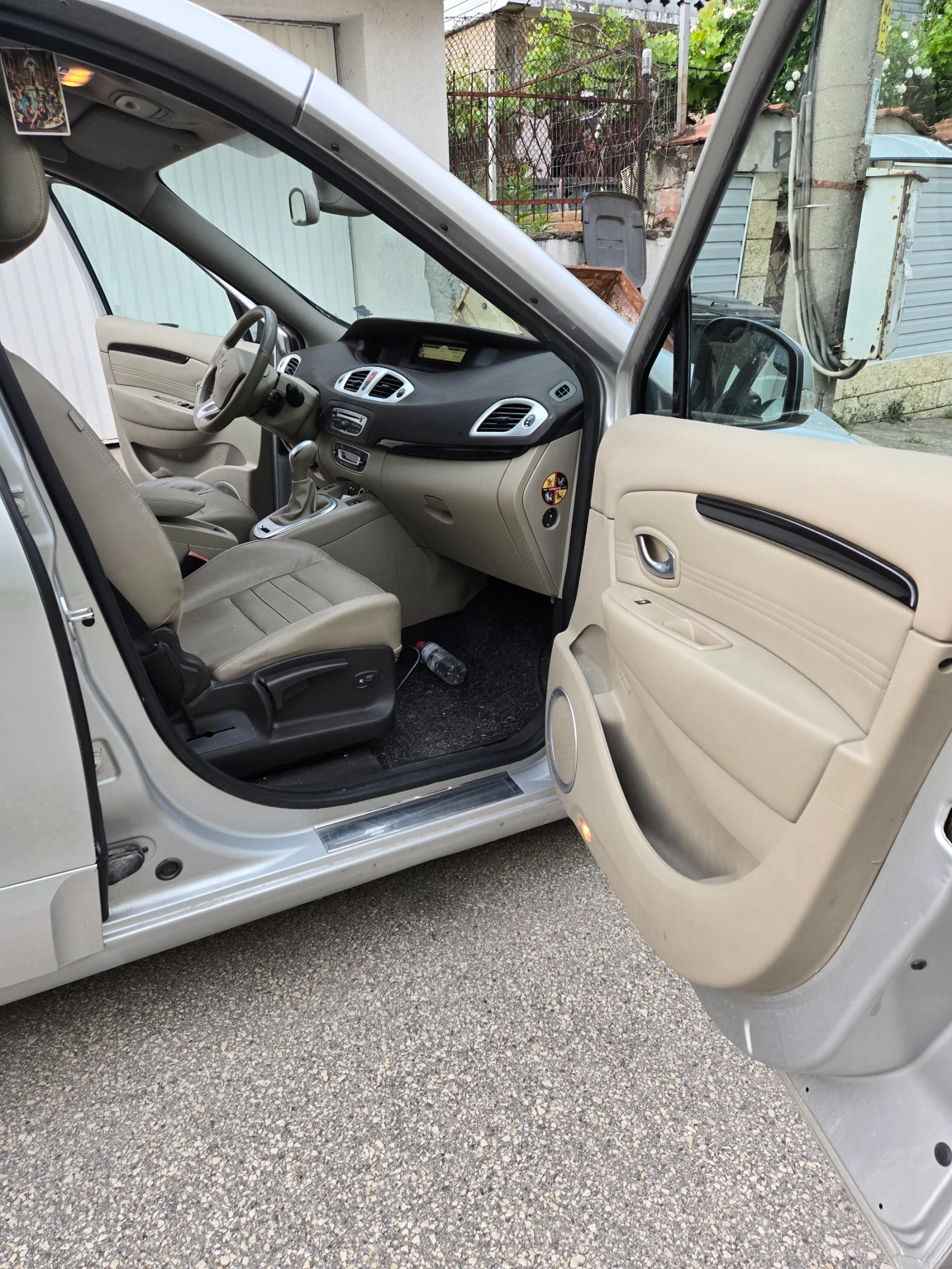 Renault Grand scenic, снимка 9 - Автомобили и джипове - 55038282