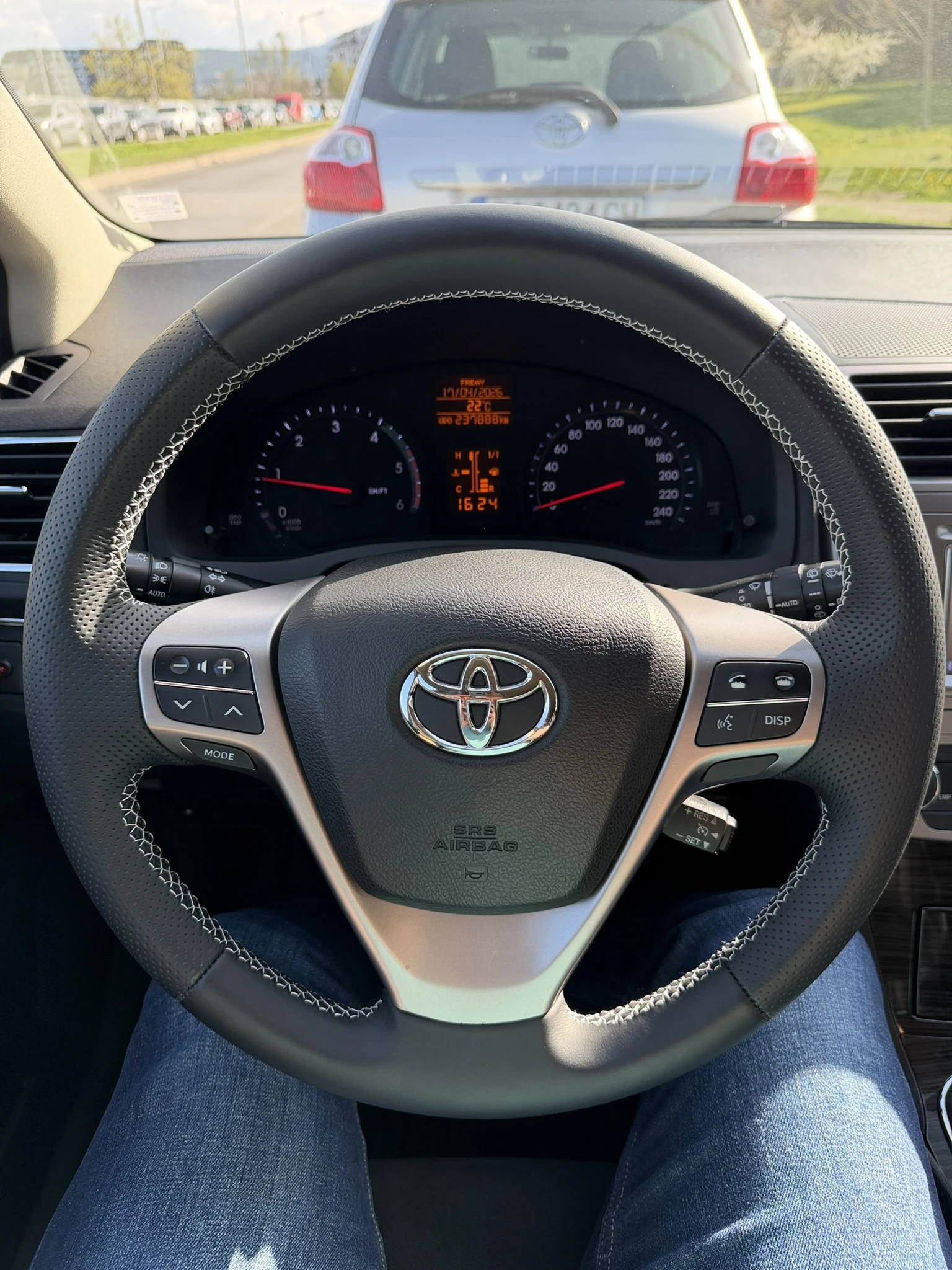 Toyota Avensis 2.0 D-4D Executive, снимка 6 - Автомобили и джипове - 55538767