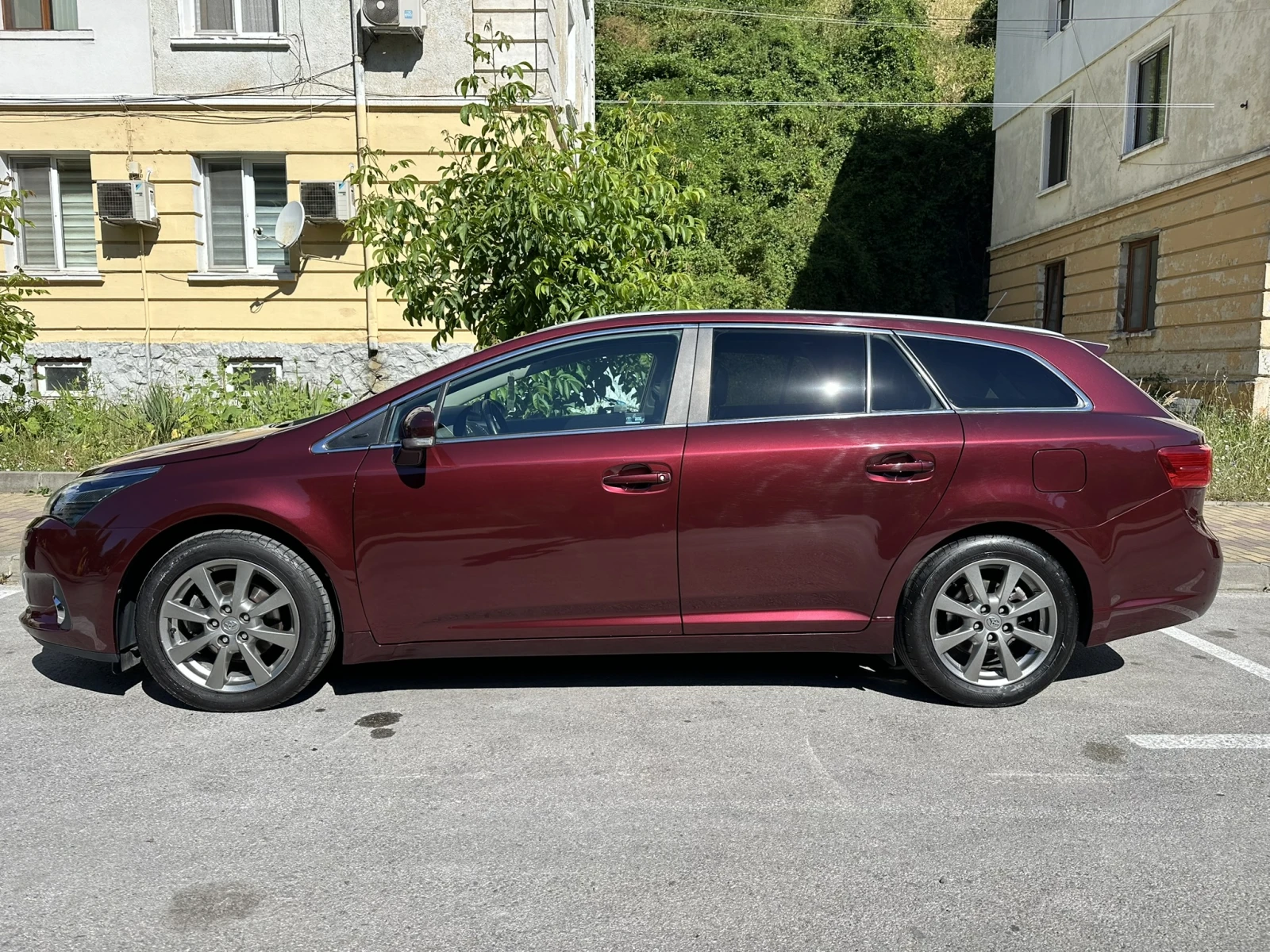 Toyota Avensis 2.0 D-4D Executive, снимка 5 - Автомобили и джипове - 55538767