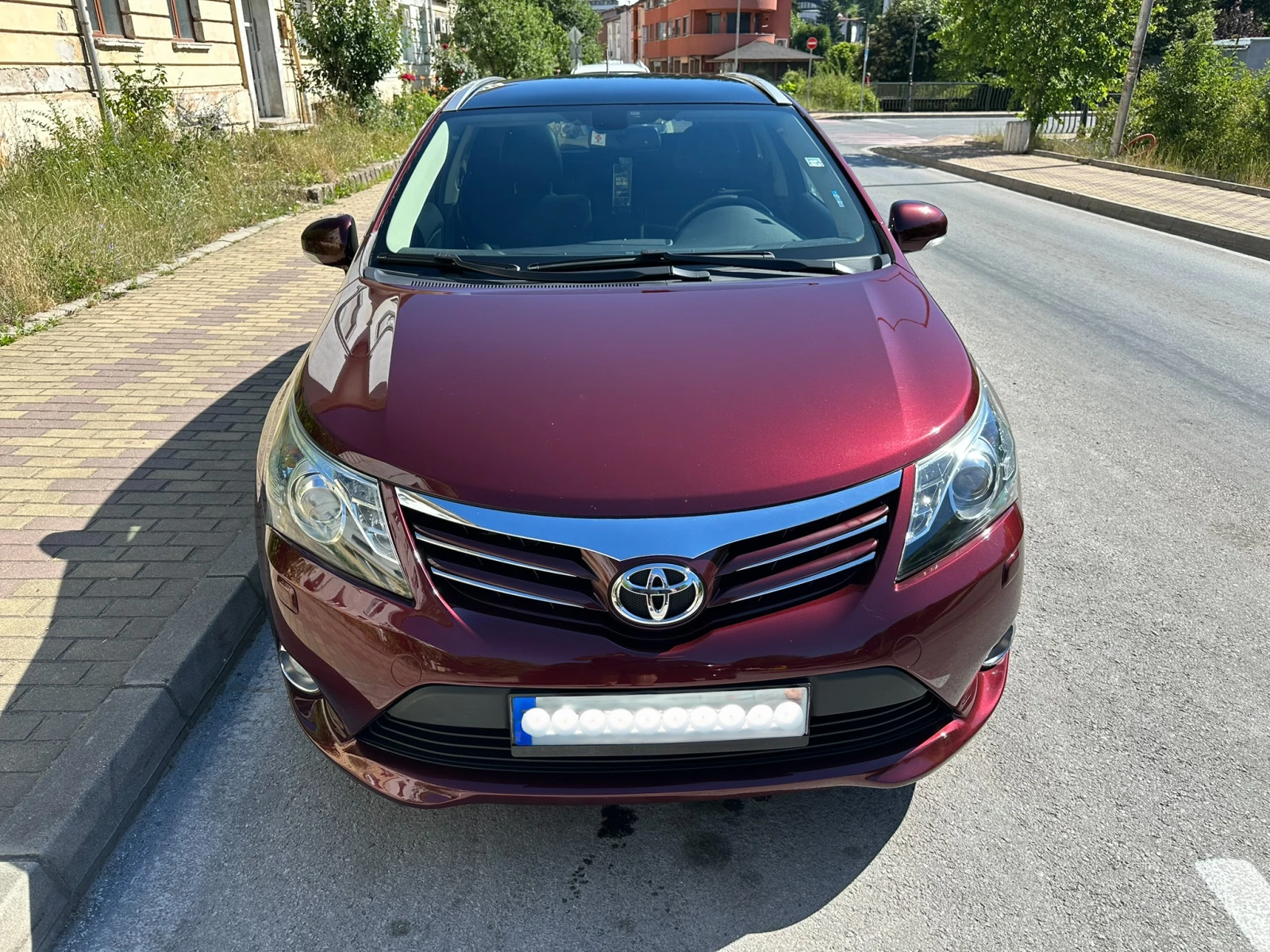 Toyota Avensis 2.0 D-4D Executive, снимка 2 - Автомобили и джипове - 55538767