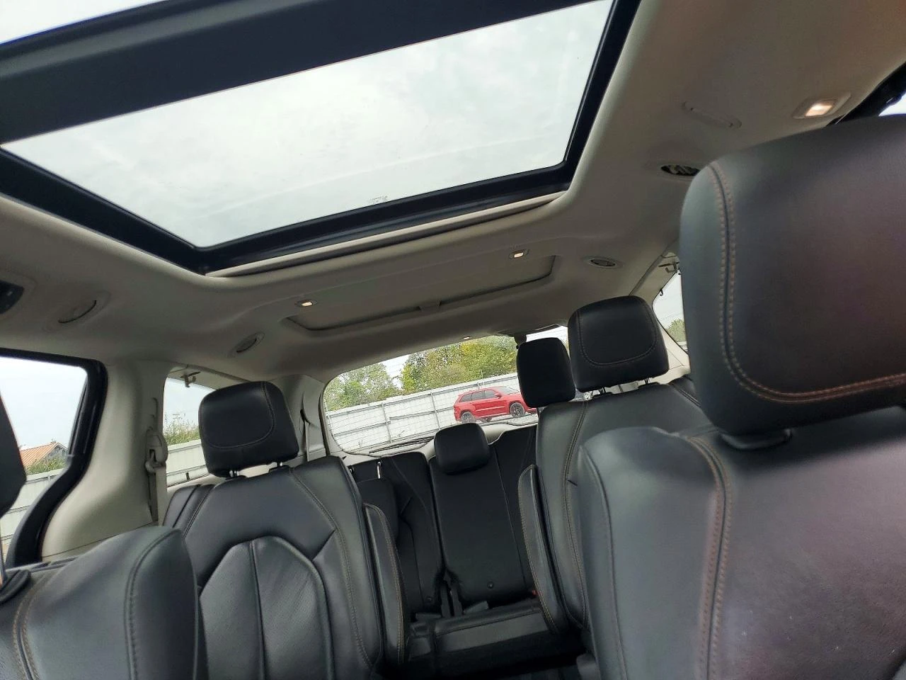 Chrysler Pacifica 3.6l Touring L Plus, снимка 10 - Автомобили и джипове - 56416862