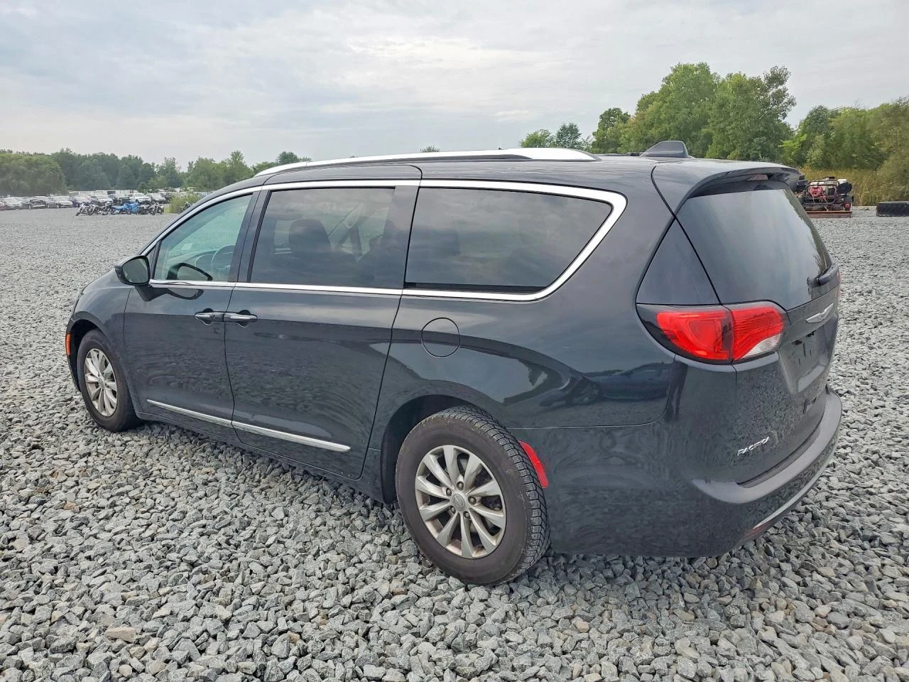 Chrysler Pacifica 3.6l Touring L Plus, снимка 2 - Автомобили и джипове - 56416862