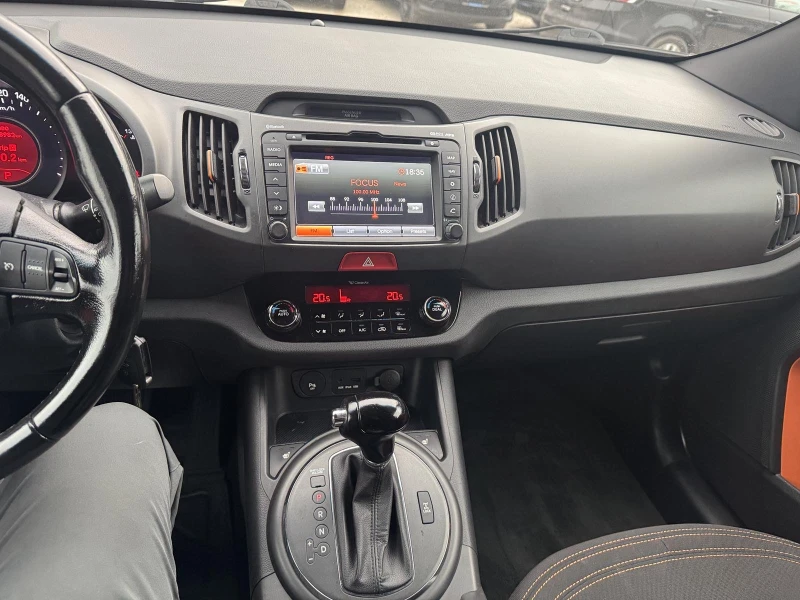 Kia Sportage 2.0CRDI* Full* LED* Avtomat* 4x4, снимка 13 - Автомобили и джипове - 49458143