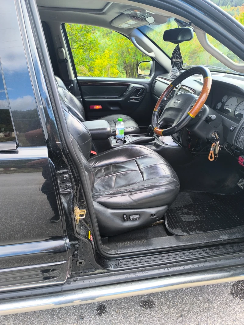 Jeep Grand cherokee Джипа е със два чифта джанти със гуми 16 и 17 цола, снимка 3 - Автомобили и джипове - 51999724