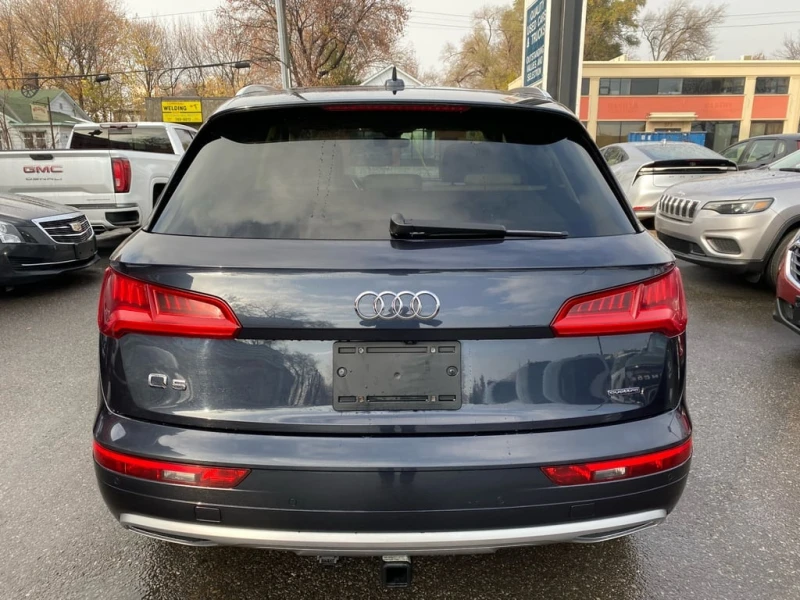 Audi Q5 * 2.0T | Technik | Panoramic Sunroof * CARFAX * ЦЕ, снимка 6 - Автомобили и джипове - 52727485