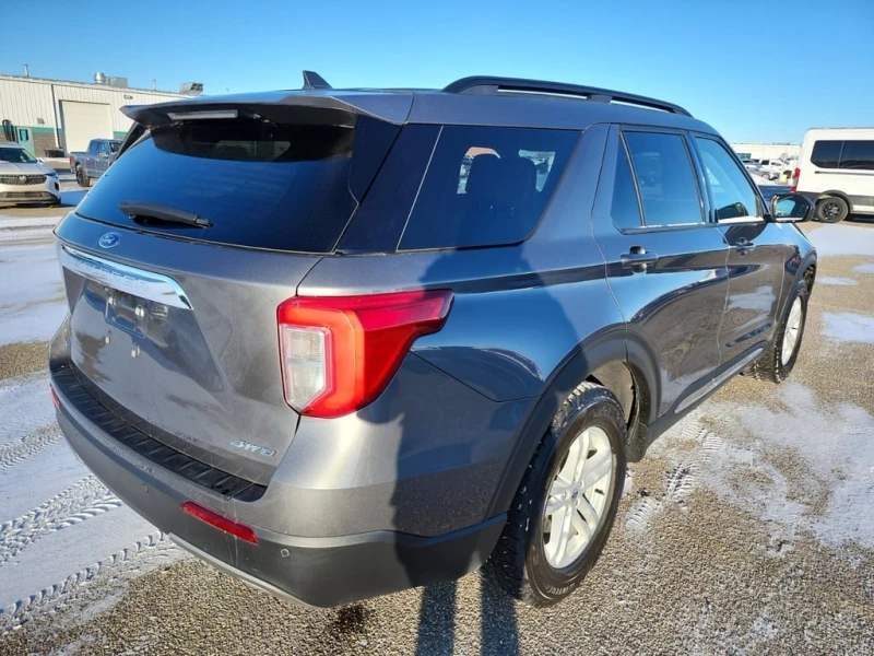 Ford Explorer * XLT * CARFAX * БЕЗ ПЪРВОНАЧАЛНА ВНОСКА, снимка 3 - Автомобили и джипове - 53231462