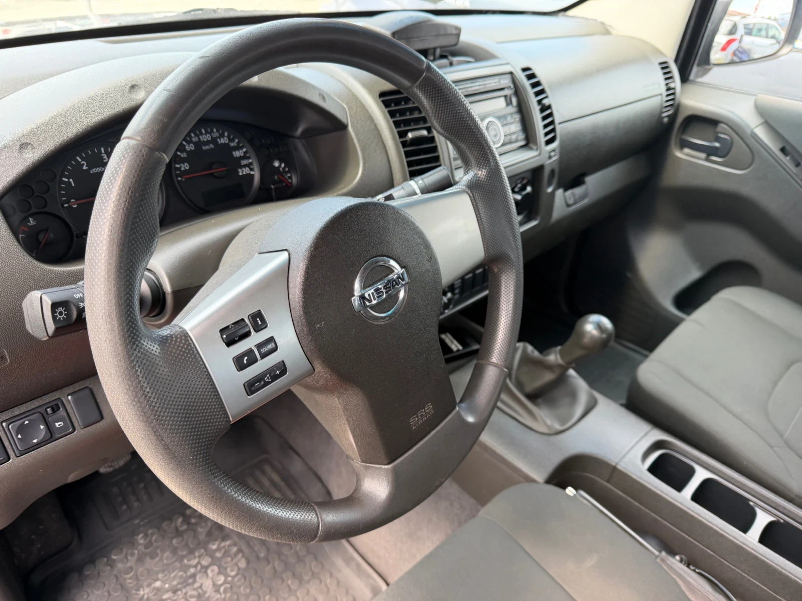 Nissan Navara 2, 5dci, снимка 10 - Автомобили и джипове - 52664600
