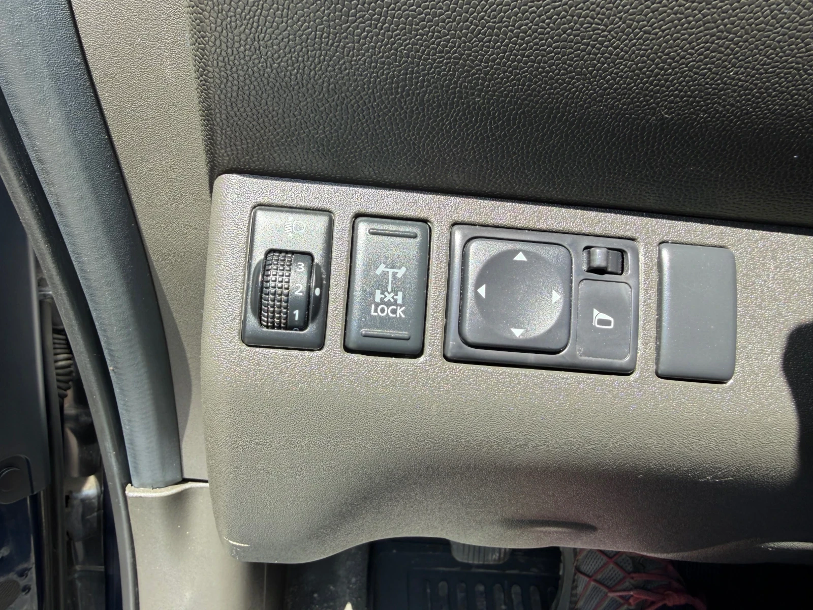 Nissan Navara 2, 5dci, снимка 16 - Автомобили и джипове - 52664600