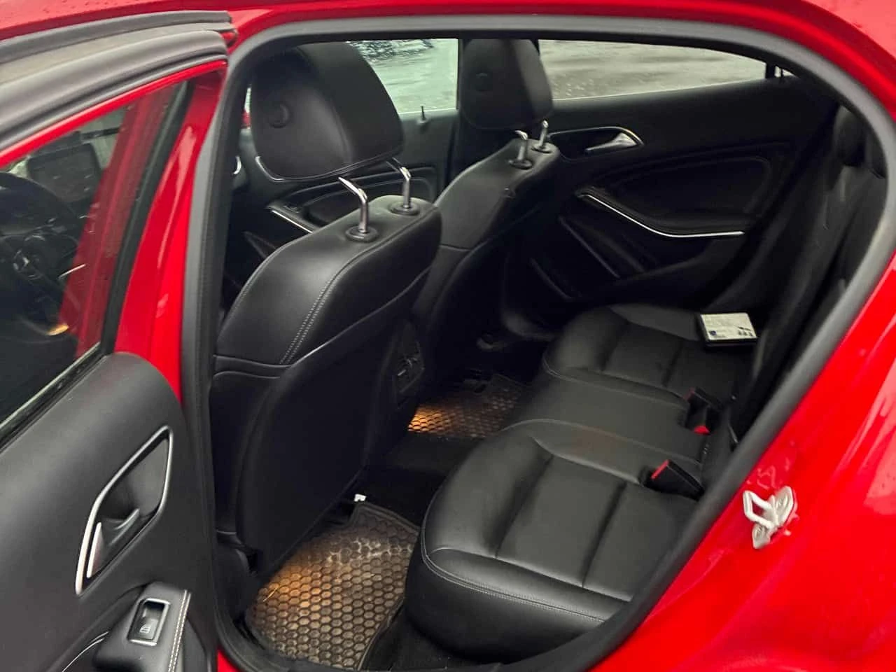 Mercedes-Benz GLA 250 * CARFAX * БЕЗ ПЪРВОНАЧАЛНА ВНОСКА, снимка 14 - Автомобили и джипове - 53953012