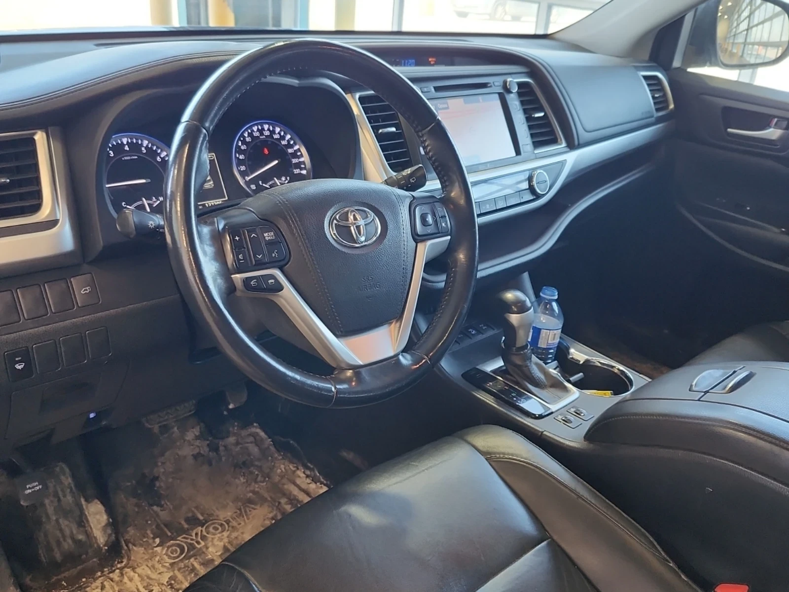 Toyota Highlander XLE/7 Места/Без Инцидент/Втори Чифт Гуми/127296КМ/, снимка 6 - Автомобили и джипове - 54005309