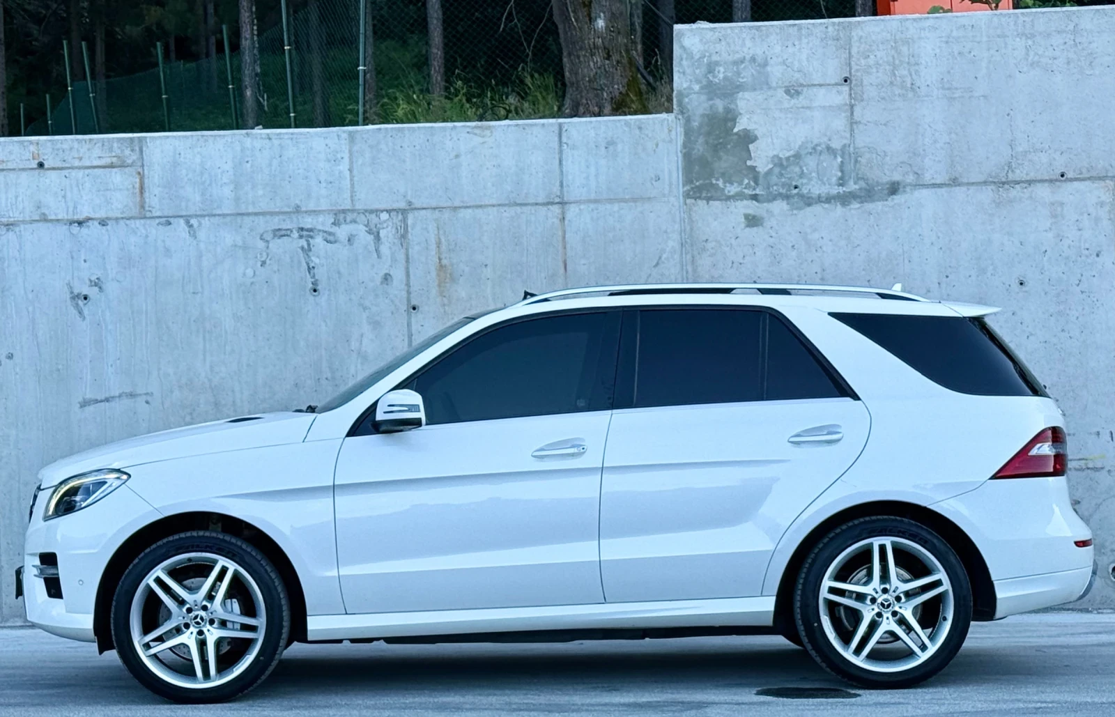 Mercedes-Benz ML 350 CDi AMG Пакет/Designo/Edition1/Harman Kardon, снимка 4 - Автомобили и джипове - 54918672