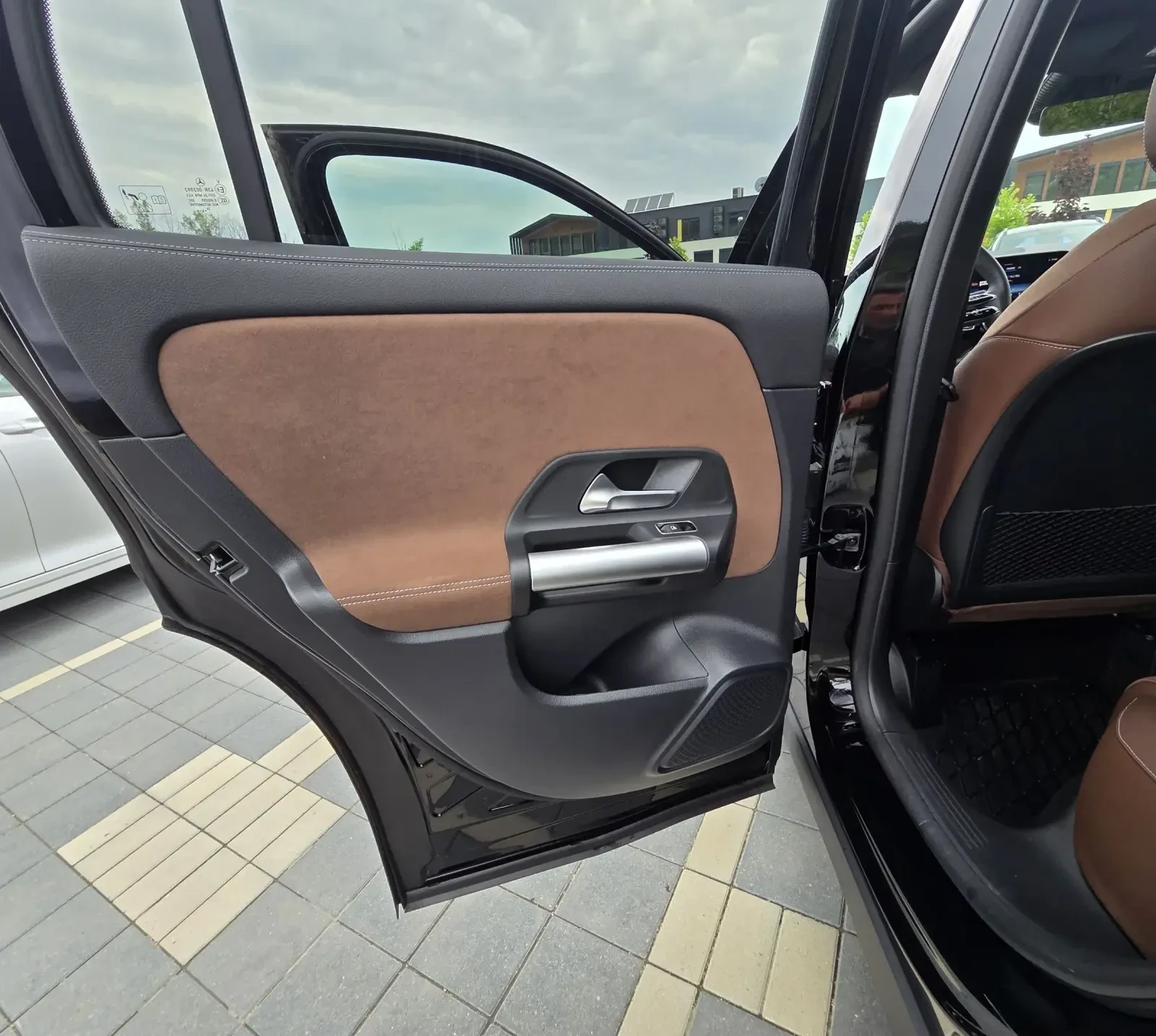 Mercedes-Benz GLA 200 4Matic, снимка 11 - Автомобили и джипове - 55188200