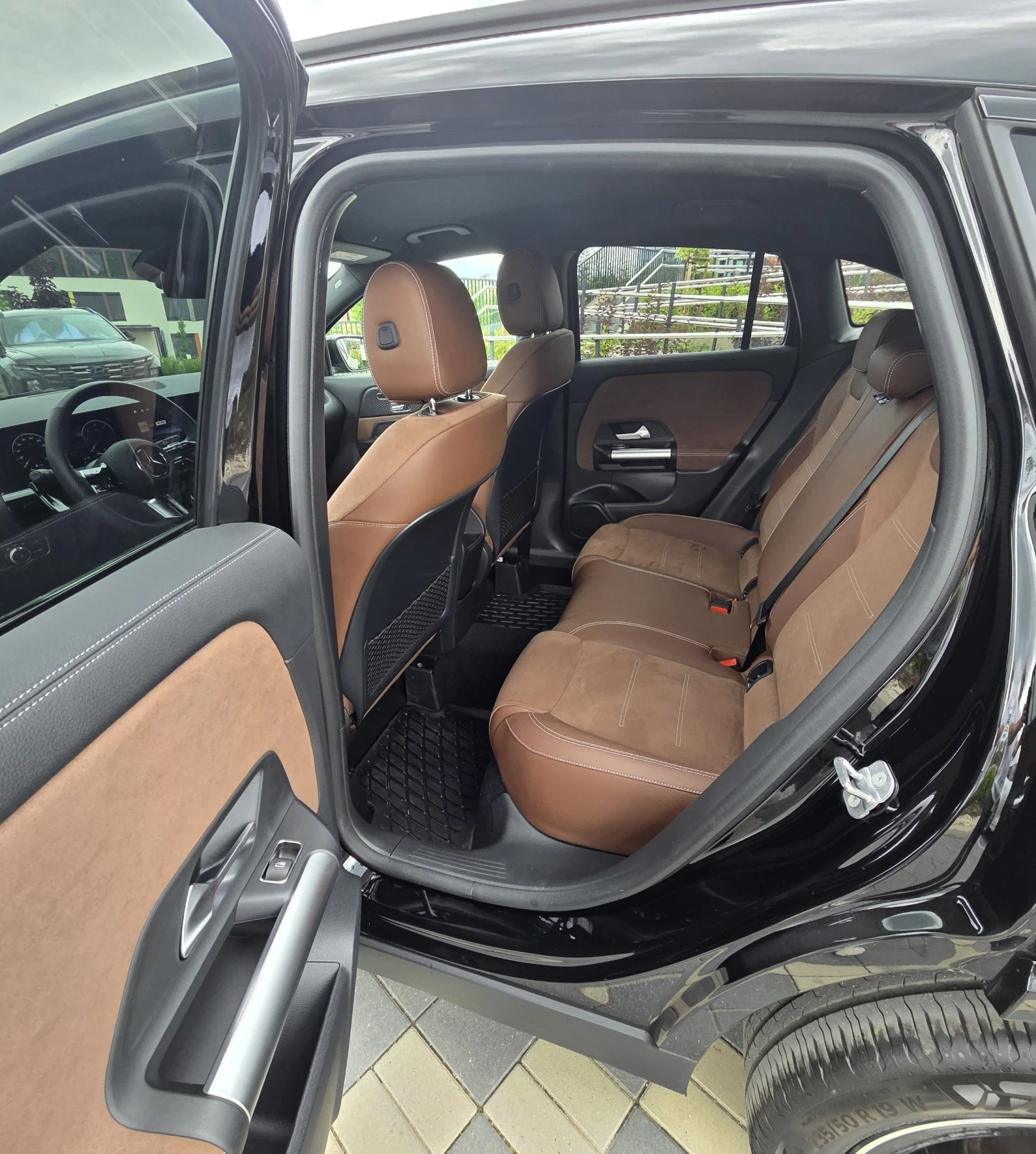 Mercedes-Benz GLA 200 4Matic, снимка 10 - Автомобили и джипове - 55188200