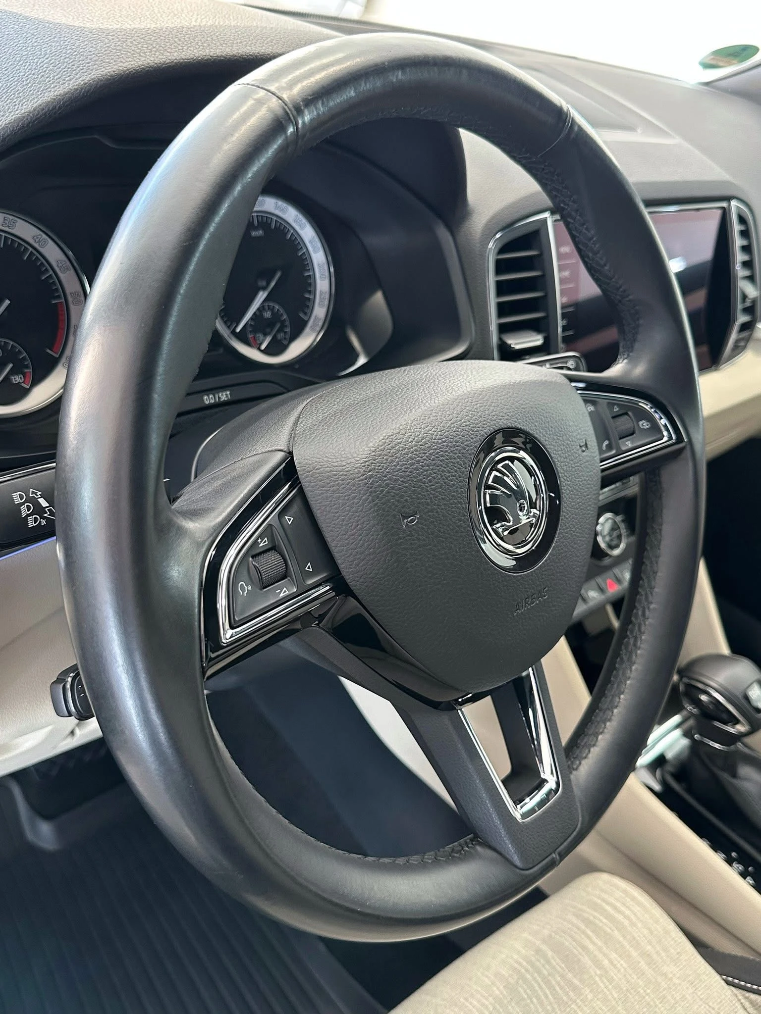 Skoda Karoq 2.0-TDI 4x4, снимка 7 - Автомобили и джипове - 55318085