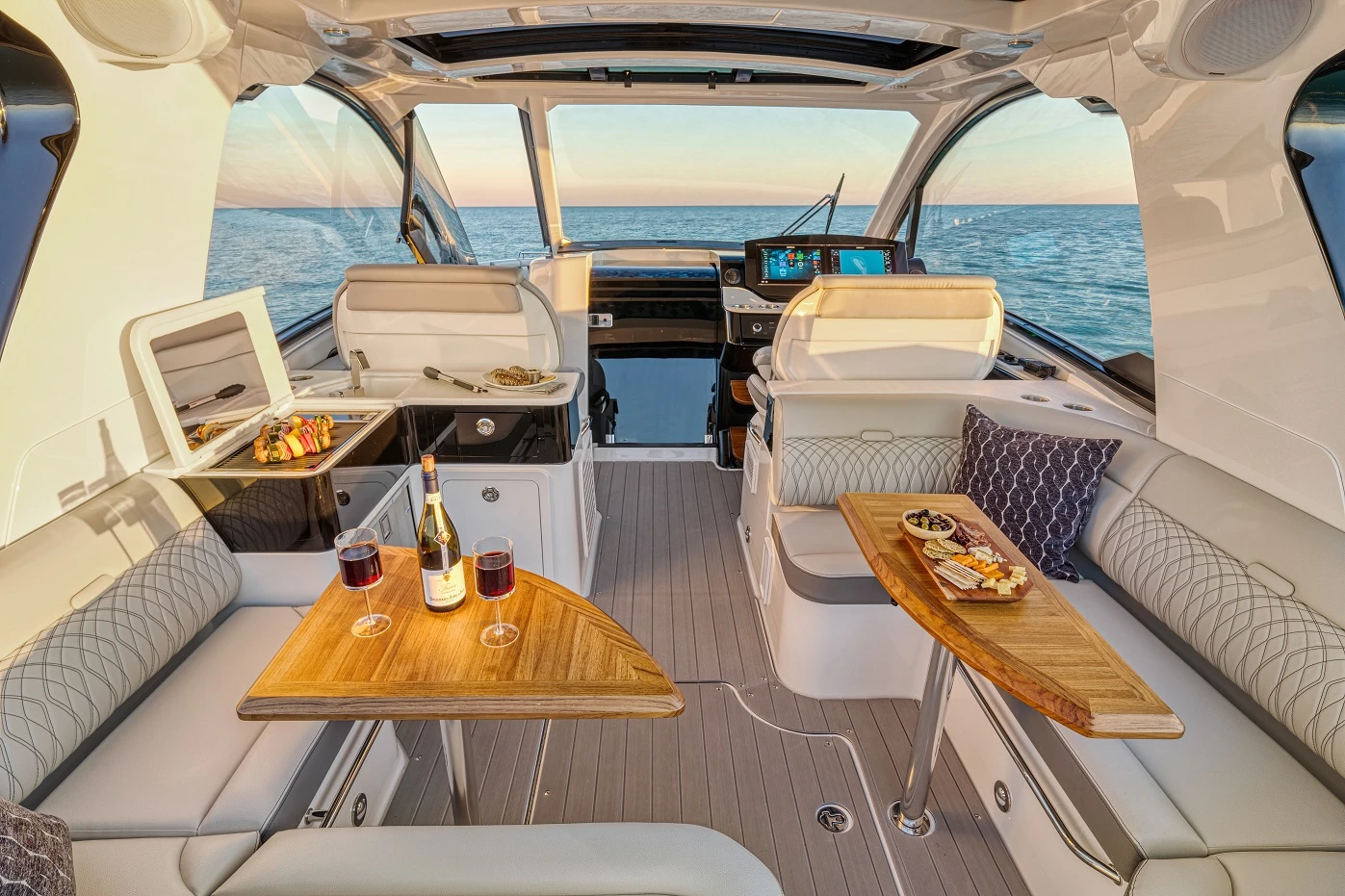 ������� ���� Sea Ray 370 Sundancer | Mobile.bg � ����������� 10