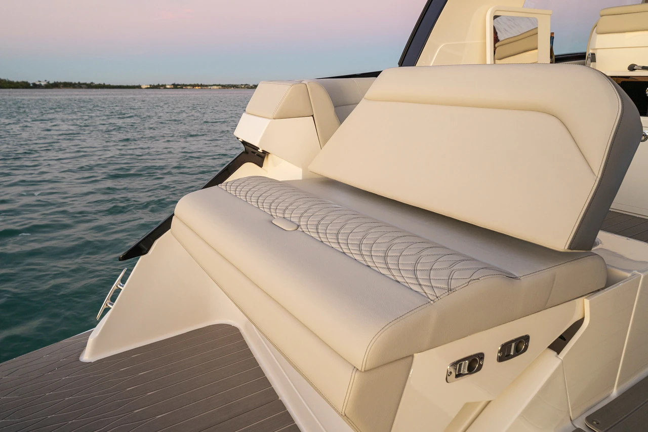 ������� ���� Sea Ray 370 Sundancer | Mobile.bg � ����������� 12