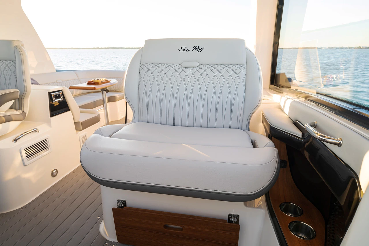 ������� ���� Sea Ray 370 Sundancer | Mobile.bg � ����������� 8