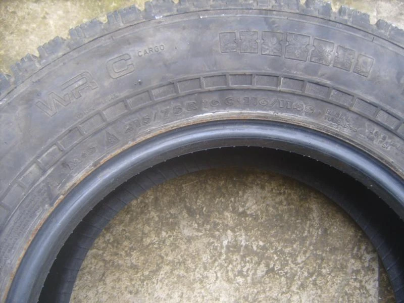 Гуми Зимни 215/75R16, снимка 4 - Гуми и джанти - 47078500