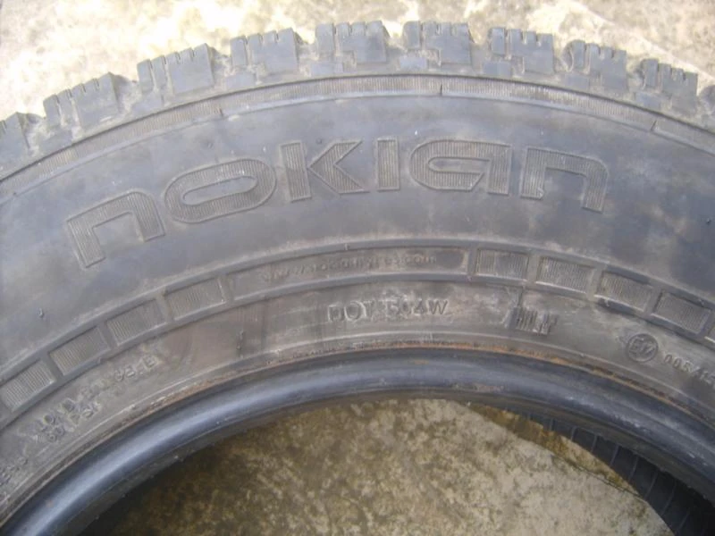 Гуми Зимни 215/75R16, снимка 1 - Гуми и джанти - 47078500