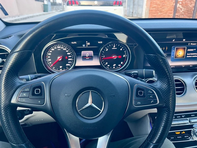 Mercedes-Benz E 220, снимка 8 - Автомобили и джипове - 52859279