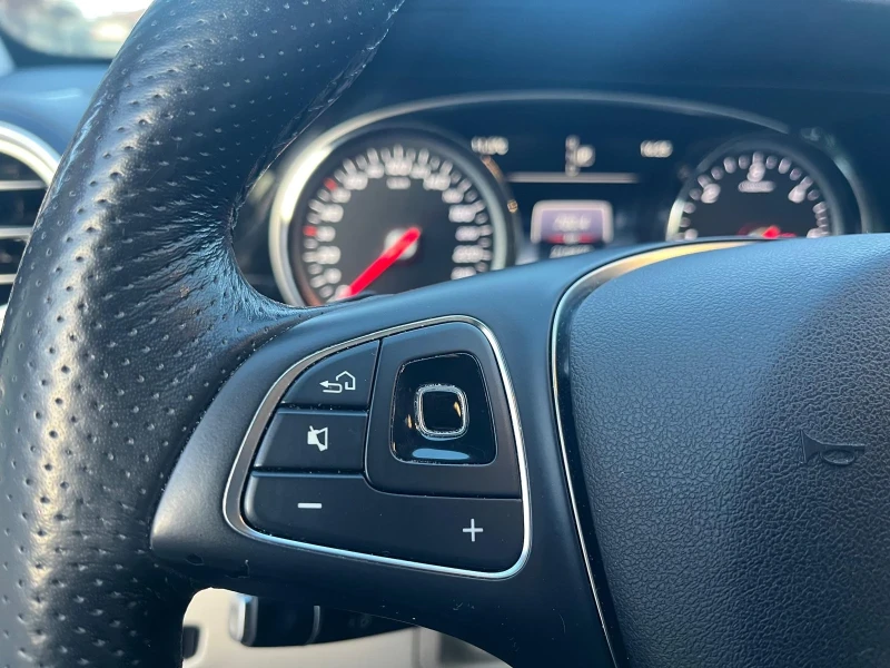 Mercedes-Benz E 220, снимка 12 - Автомобили и джипове - 52859279