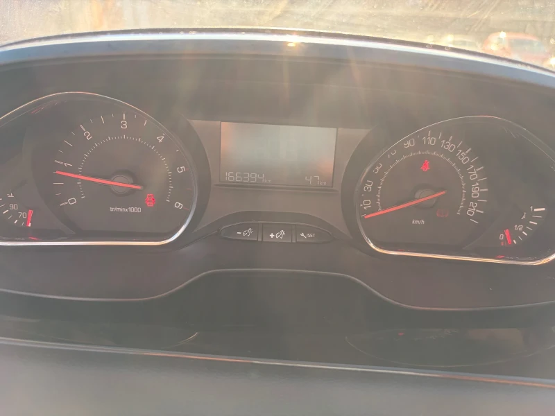 Peugeot 208 HDI, снимка 8 - Автомобили и джипове - 53097682