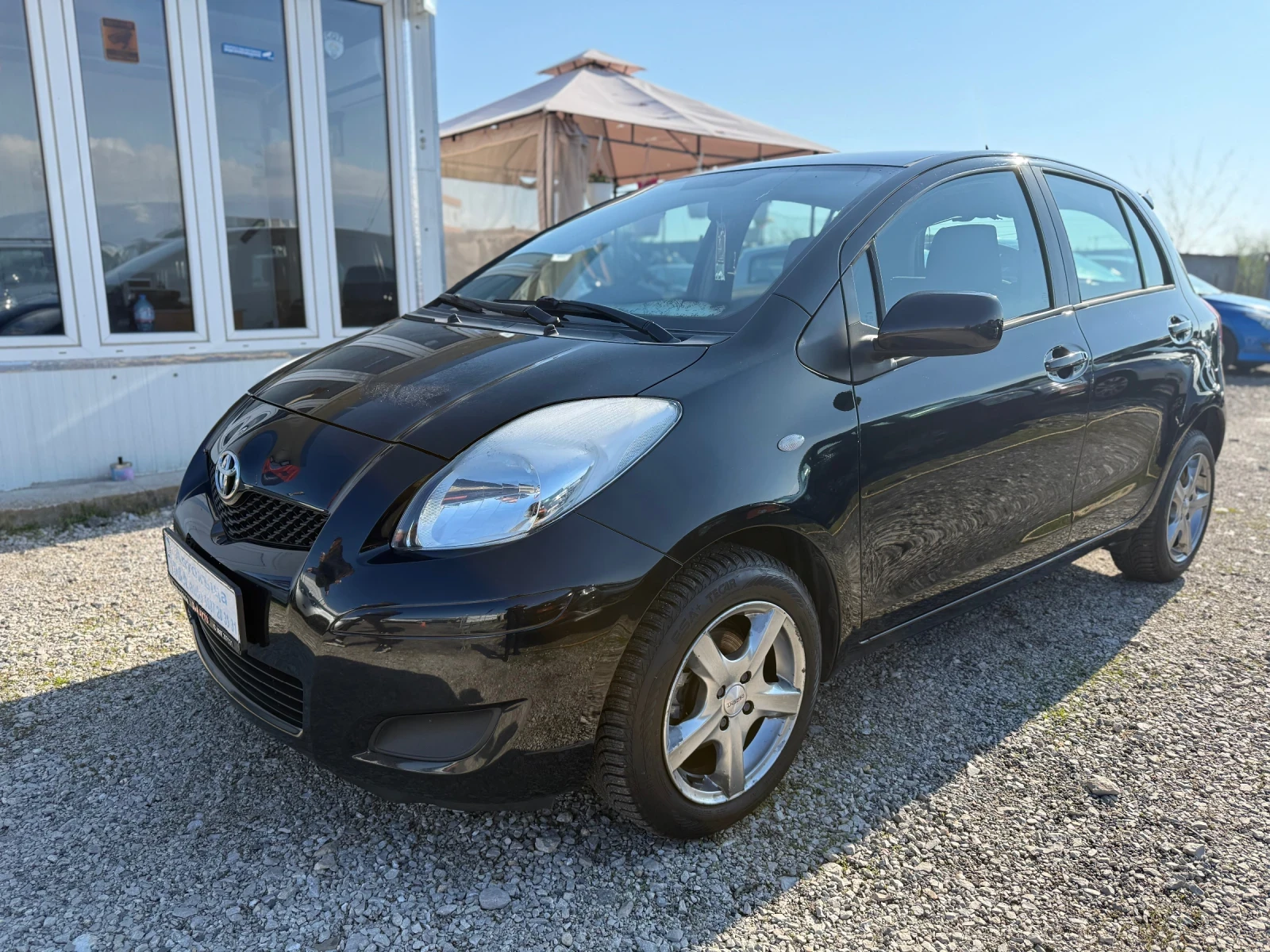 Toyota Yaris 1.33i Автомат Фейс Швейцария Евро5 - изображение 2