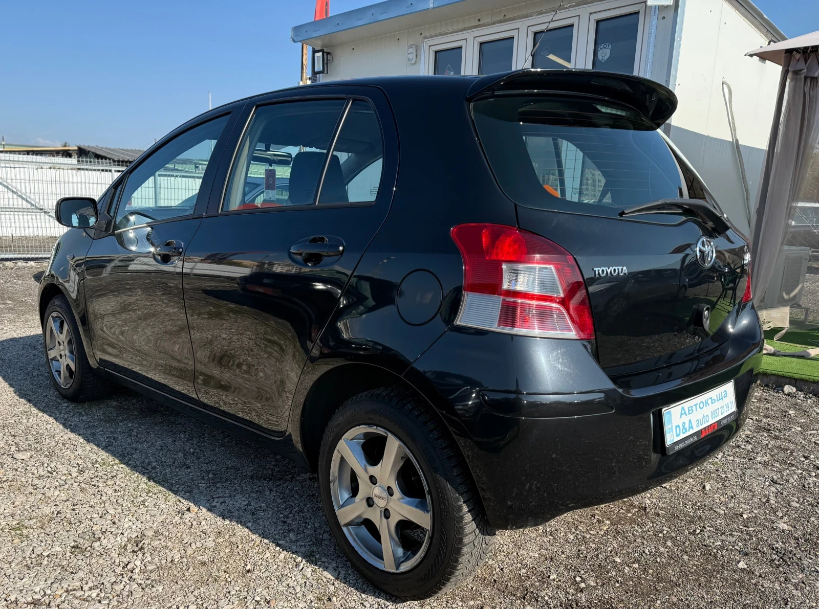 Toyota Yaris 1.33i Автомат Фейс Швейцария Евро5 - изображение 10