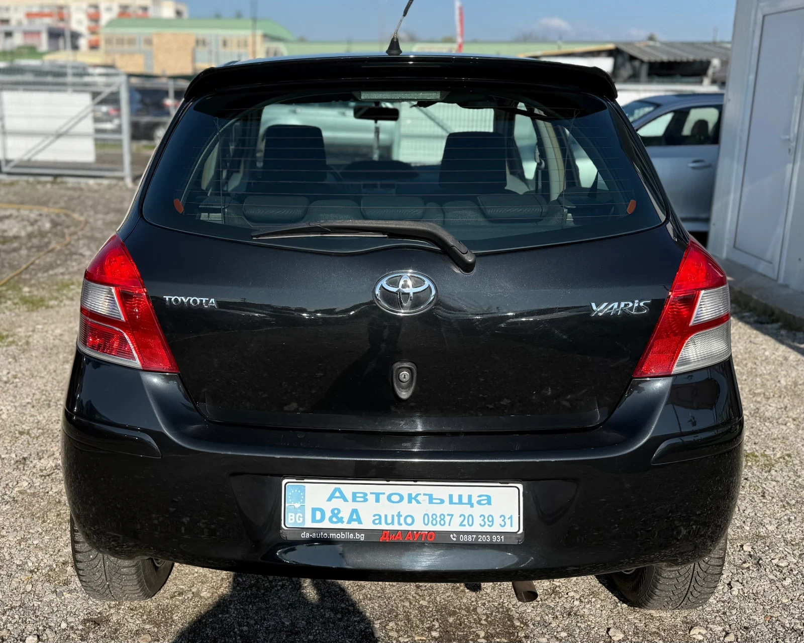 Toyota Yaris 1.33i Автомат Фейс Швейцария Евро5 - изображение 8